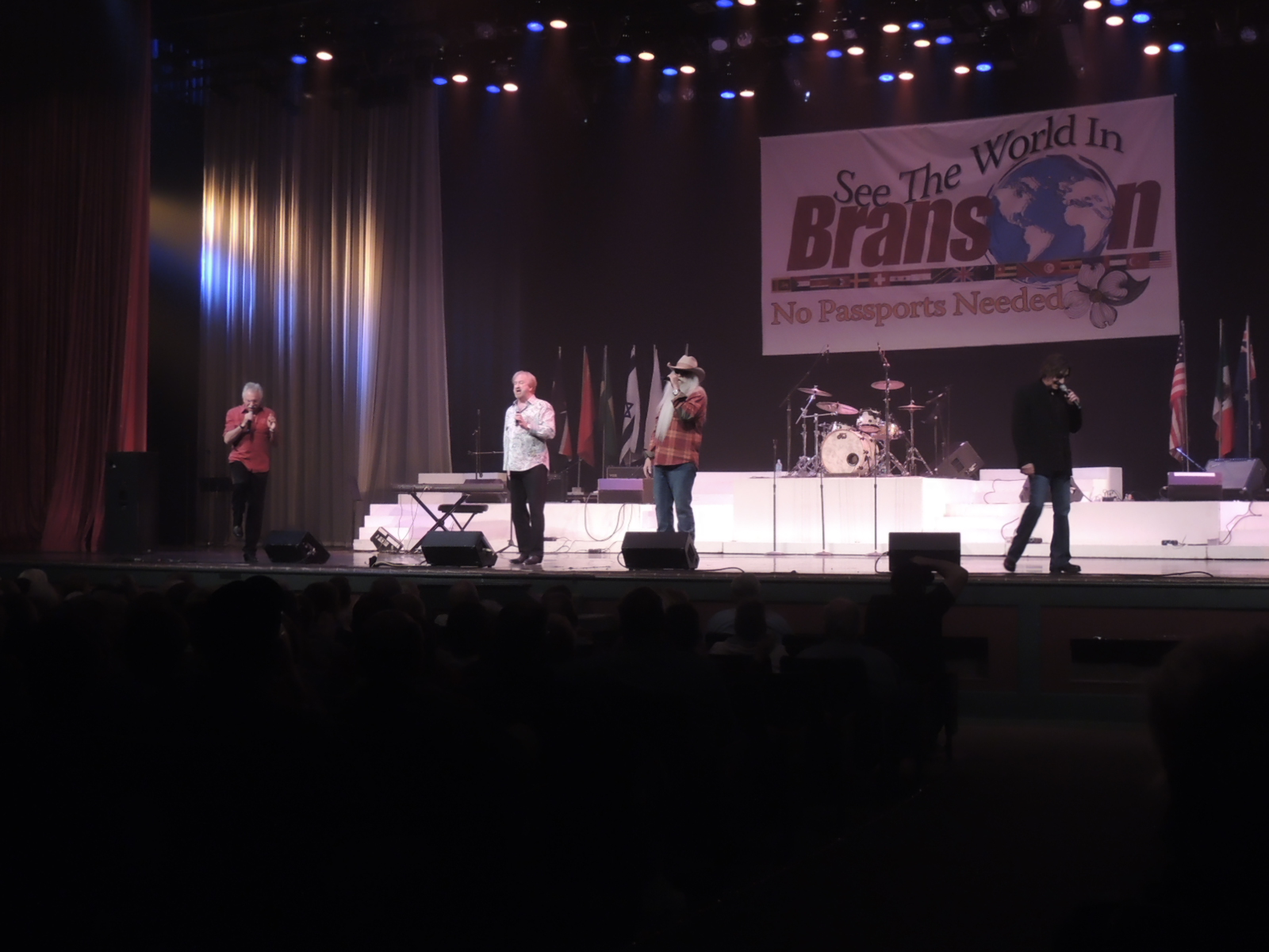Welk Resort Stage w Oakridge Boys